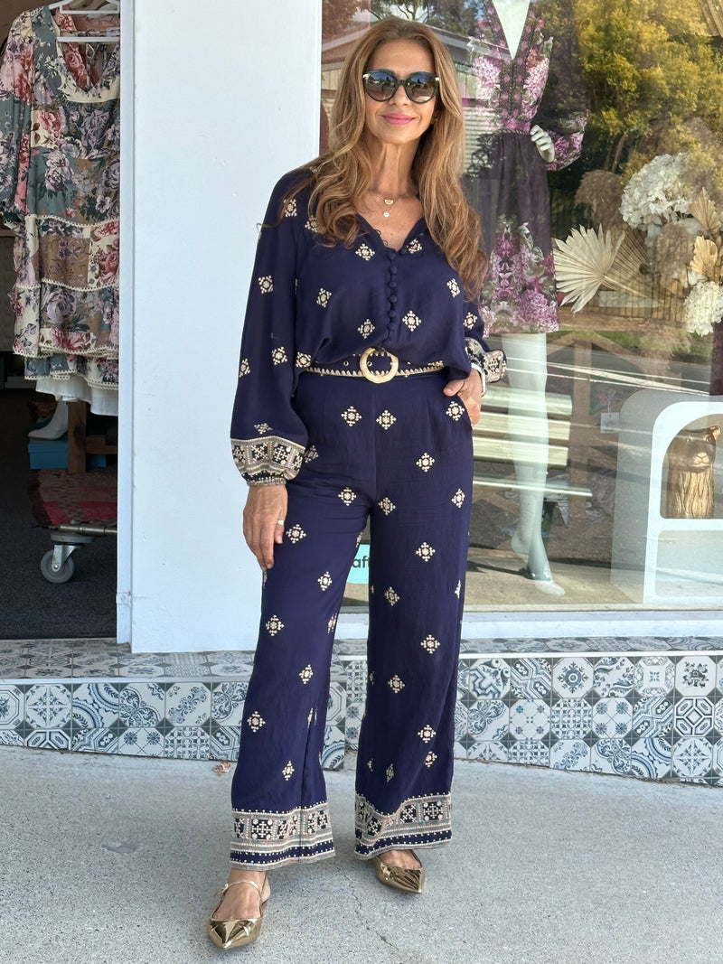 Evy Embroidery Blouse