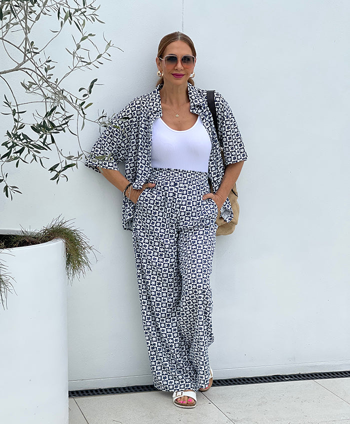 Into the Vlu Pants