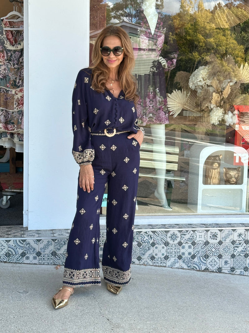 Evy Embroidery Blouse