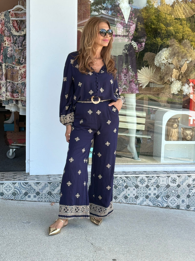 Evy Embroidery Blouse