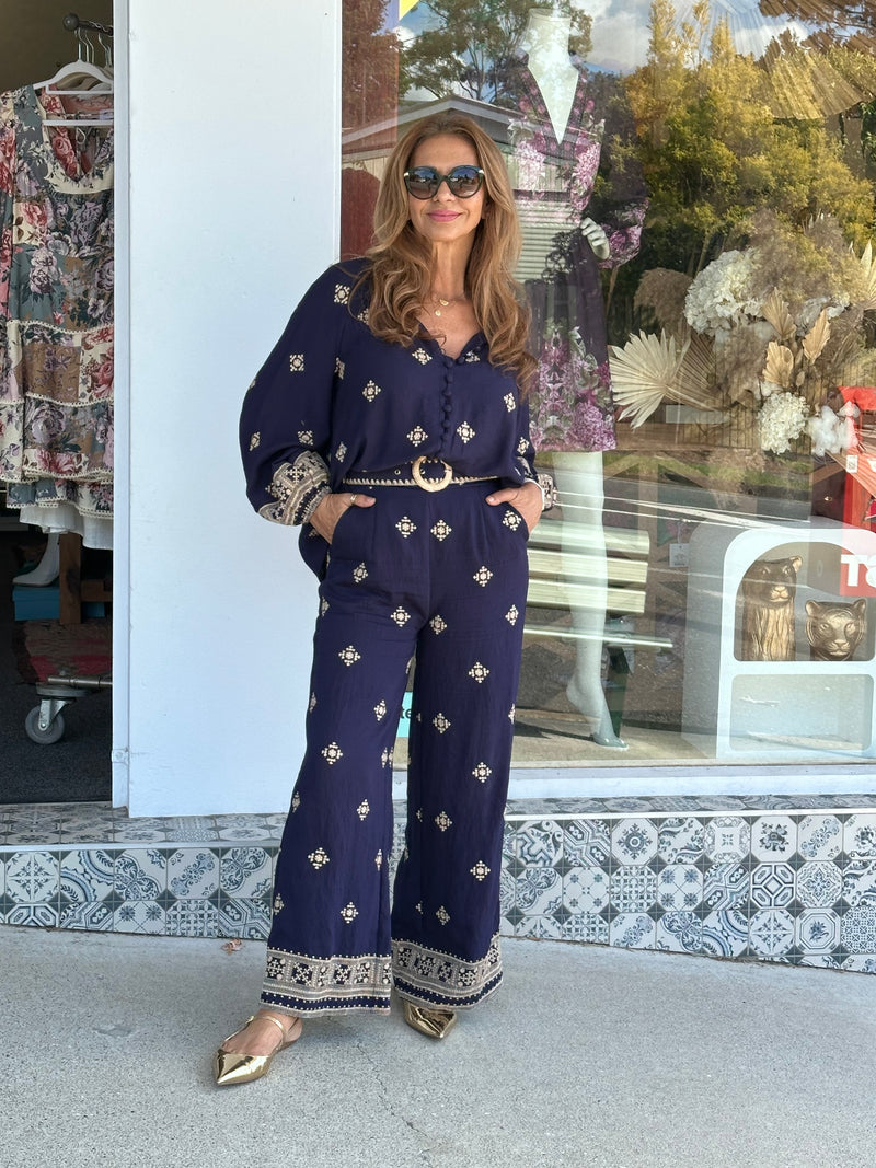 Evy Embroidery Blouse