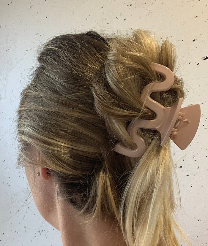 Squiggle Claw Clip - Blush