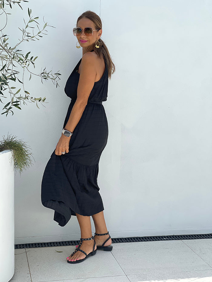 Annika Black Maxi