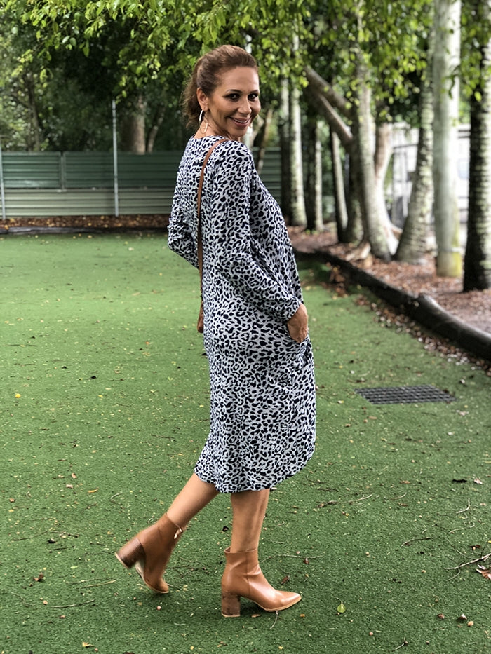 Into The Prowl Dress - Navy Leopard