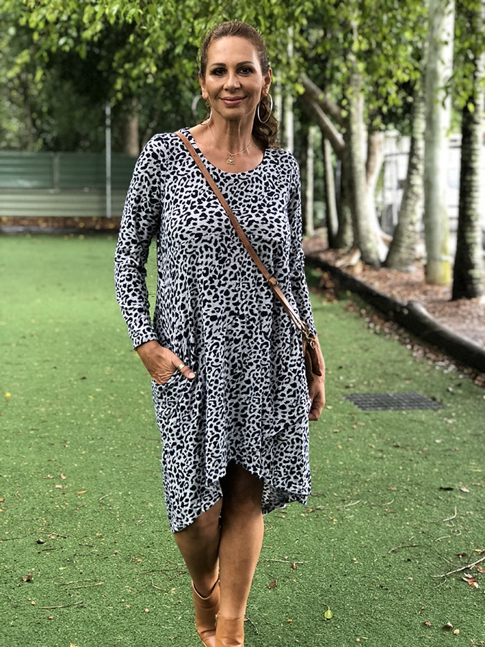 Into The Prowl Dress - Navy Leopard
