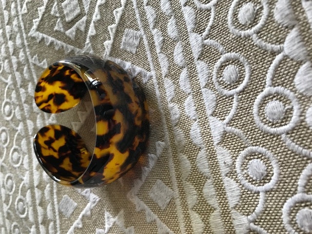 Curved Resin Cuff - Tort