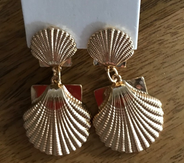 Seashell Drop Earrings - Gold