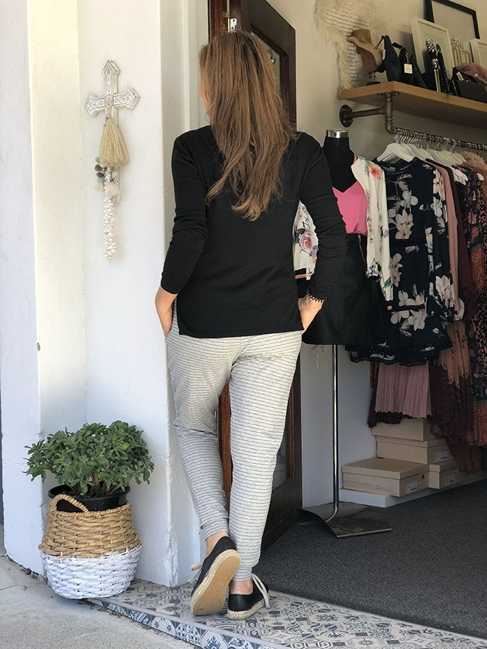 Round Neck Knit - Black